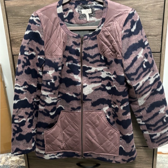 LOGO Lori Goldstein Camo soft shell jacket - Picture 2 of 7